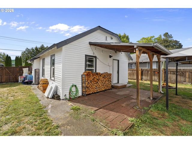 52598 Ne 2ND St, Scappoose, OR 97056