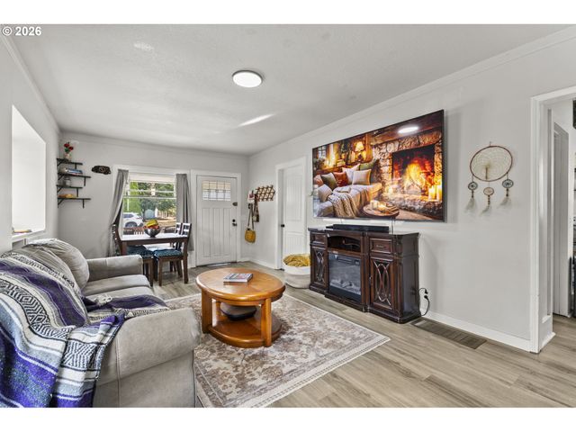 52598 Ne 2ND St, Scappoose, OR 97056