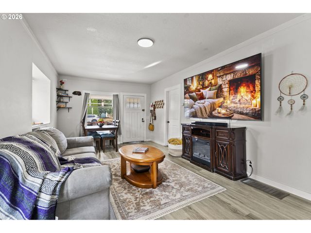 52598 Ne 2ND St, Scappoose, OR 97056
