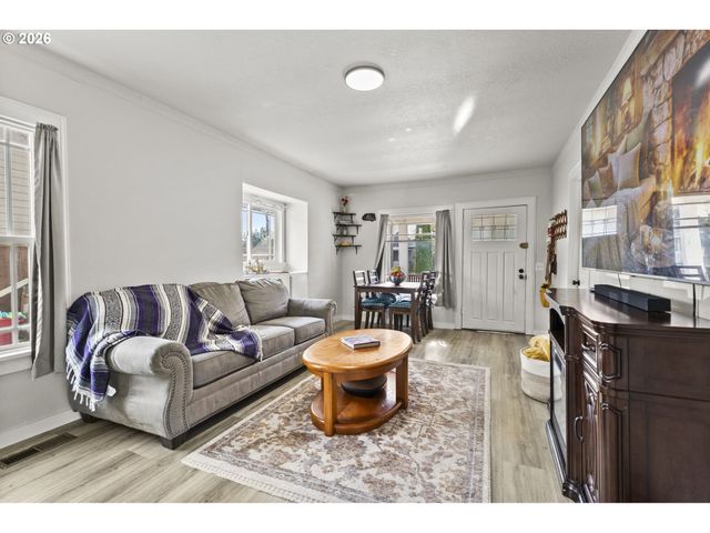 52598 Ne 2ND St, Scappoose, OR 97056