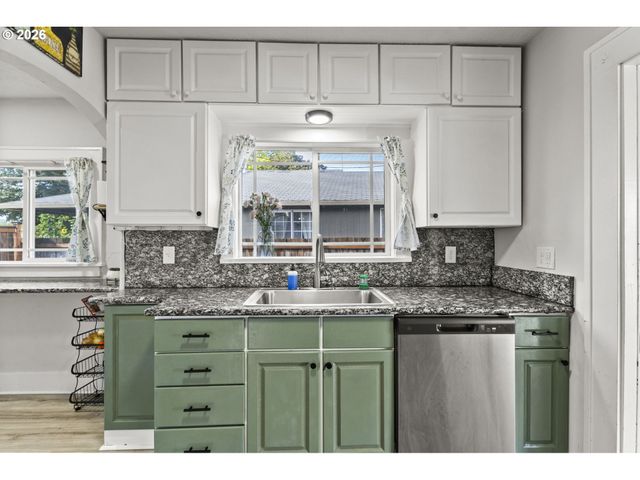 52598 Ne 2ND St, Scappoose, OR 97056
