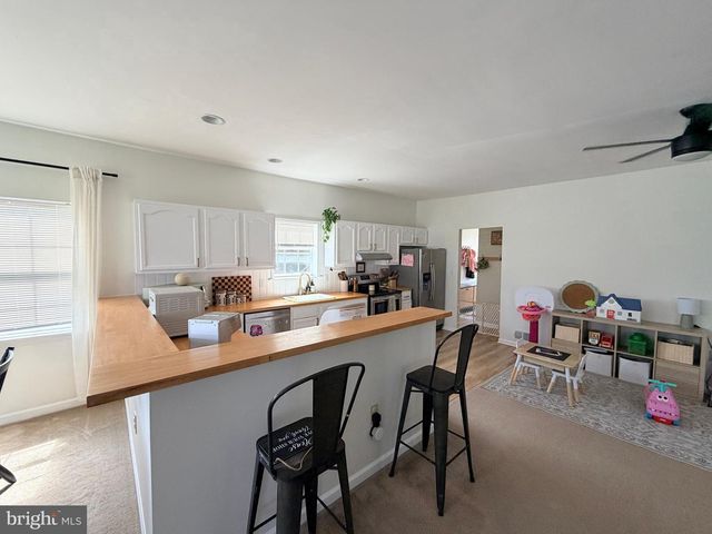 10 SCHOOL LN, Reading, PA 19606
