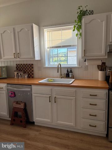 10 SCHOOL LN, Reading, PA 19606