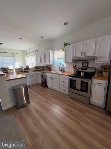 10 SCHOOL LN, Reading, PA 19606