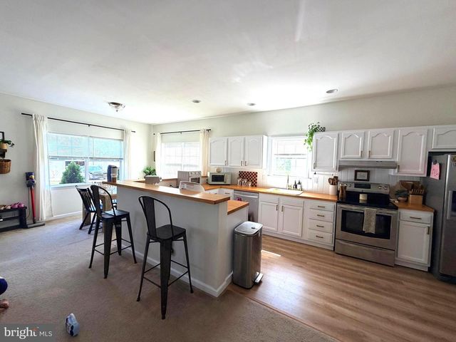 10 SCHOOL LN, Reading, PA 19606