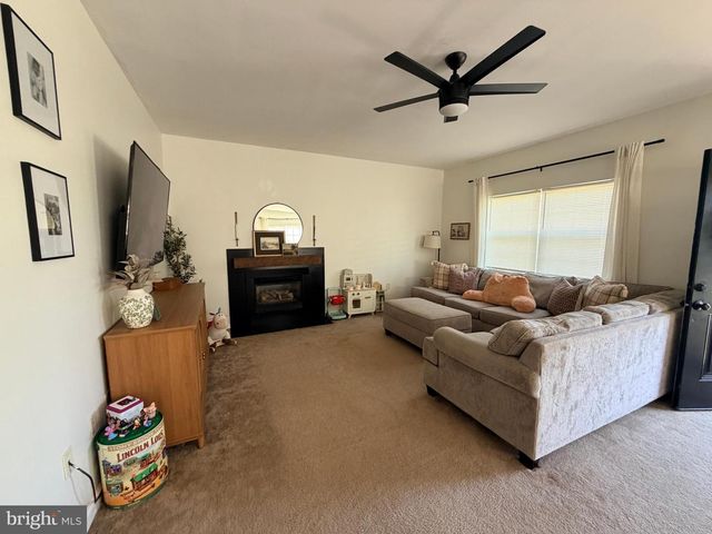 10 SCHOOL LN, Reading, PA 19606