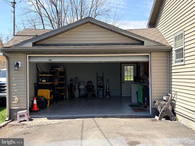 10 SCHOOL LN, Reading, PA 19606