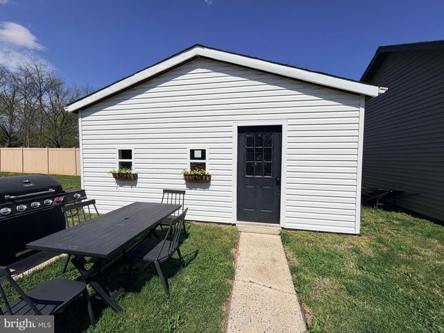 10 SCHOOL LN, Reading, PA 19606