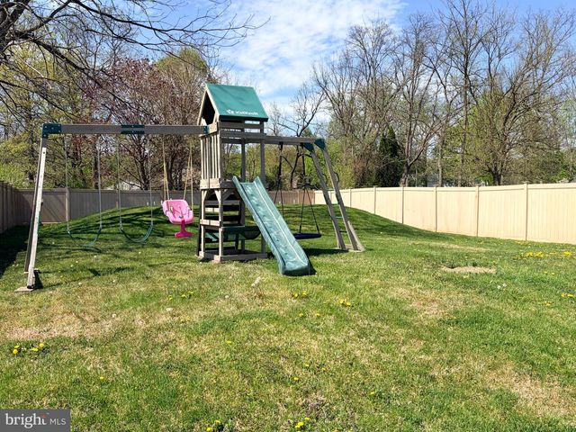 10 SCHOOL LN, Reading, PA 19606