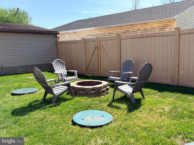 10 SCHOOL LN, Reading, PA 19606