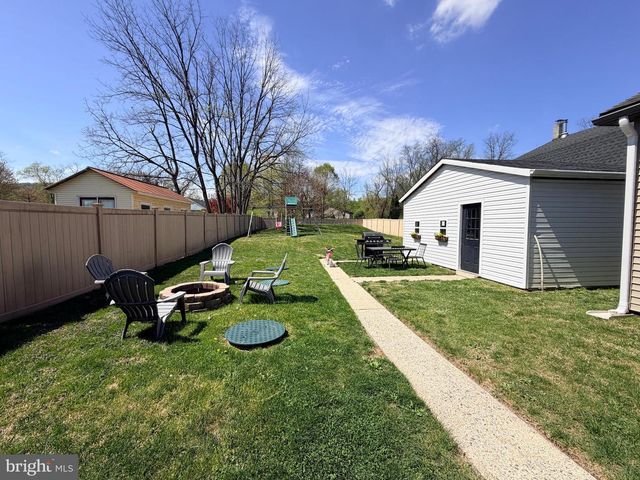 10 SCHOOL LN, Reading, PA 19606