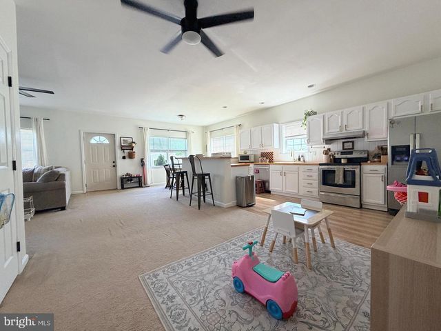 10 SCHOOL LN, Reading, PA 19606