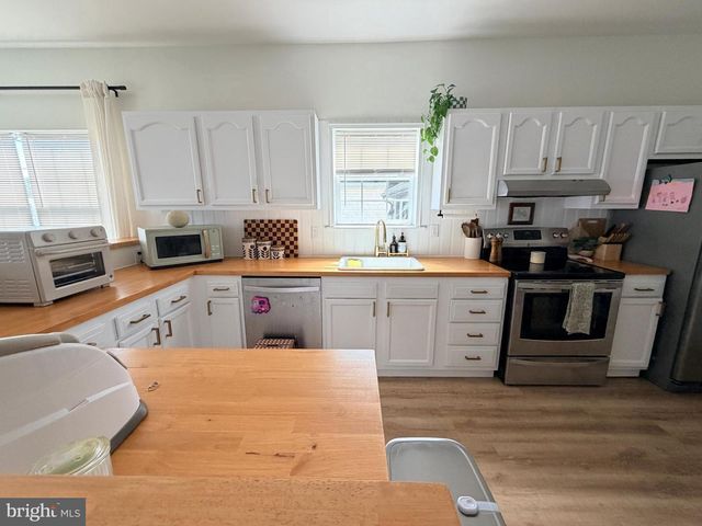 10 SCHOOL LN, Reading, PA 19606