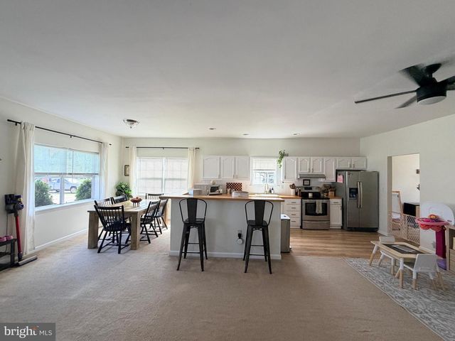 10 SCHOOL LN, Reading, PA 19606