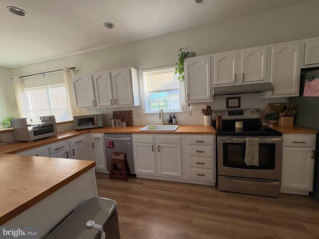 10 SCHOOL LN, Reading, PA 19606