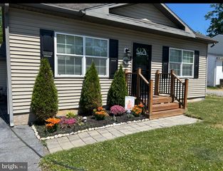 10 SCHOOL LN, Reading, PA 19606