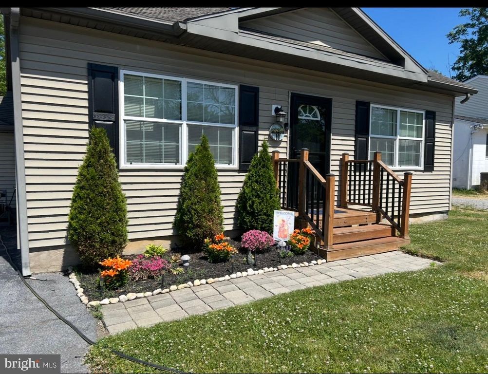 10 SCHOOL LN, Reading, PA 19606