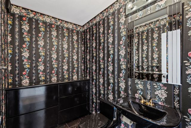 1310 N Ritchie Court 24BC, Chicago, IL 60610