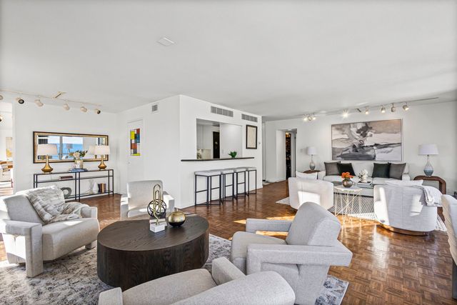 1310 N Ritchie Court 24BC, Chicago, IL 60610