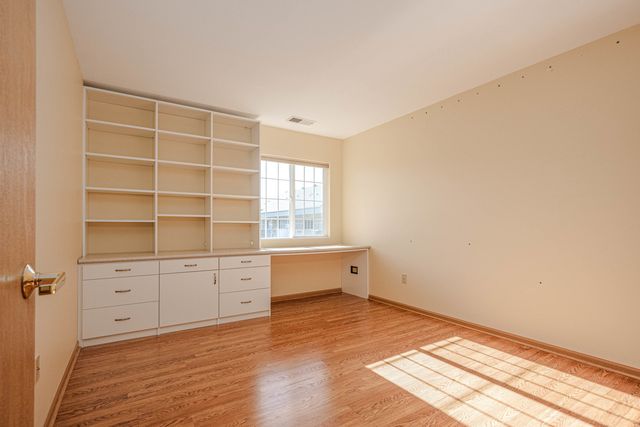 801 N Mclean Boulevard 320, Elgin, IL 60123