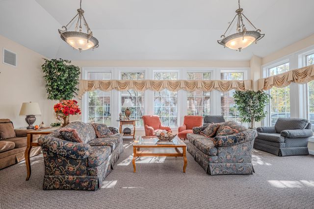 801 N Mclean Boulevard 320, Elgin, IL 60123