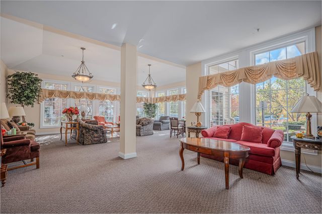 801 N Mclean Boulevard 320, Elgin, IL 60123