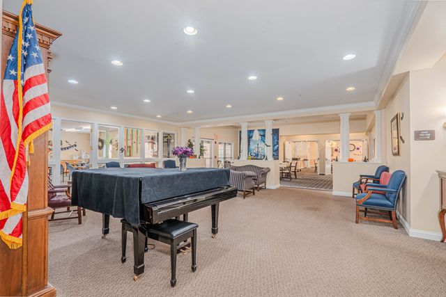 801 N Mclean Boulevard 320, Elgin, IL 60123