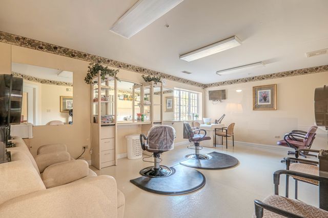 801 N Mclean Boulevard 320, Elgin, IL 60123