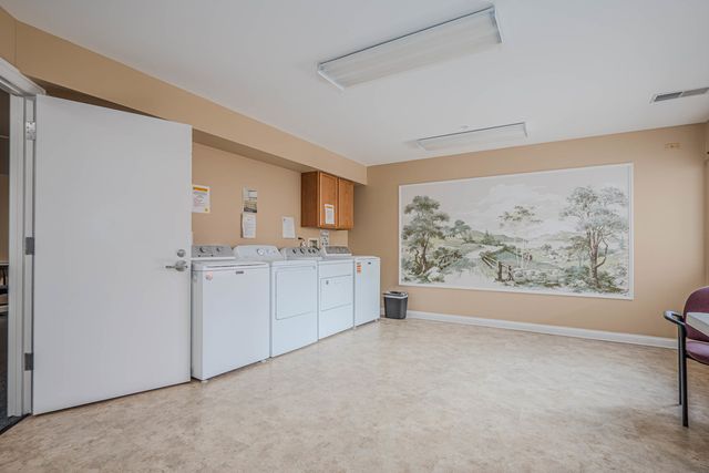 801 N Mclean Boulevard 320, Elgin, IL 60123