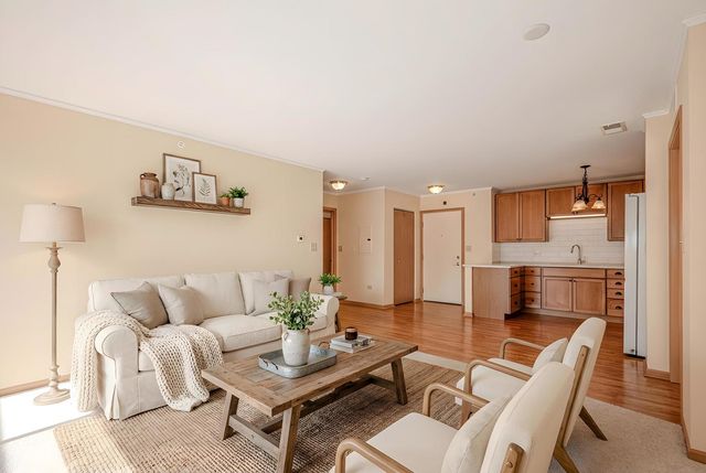 801 N Mclean Boulevard 320, Elgin, IL 60123