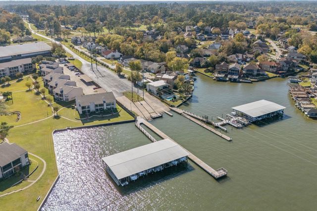 132 Golfview Drive, Montgomery, TX 77356