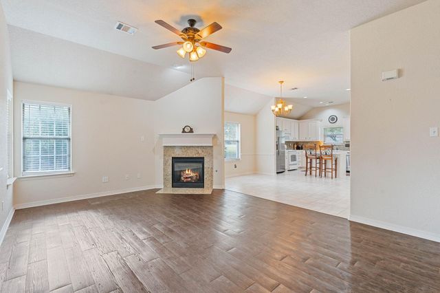 132 Golfview Drive, Montgomery, TX 77356