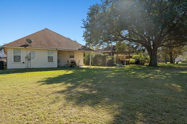 132 Golfview Drive, Montgomery, TX 77356