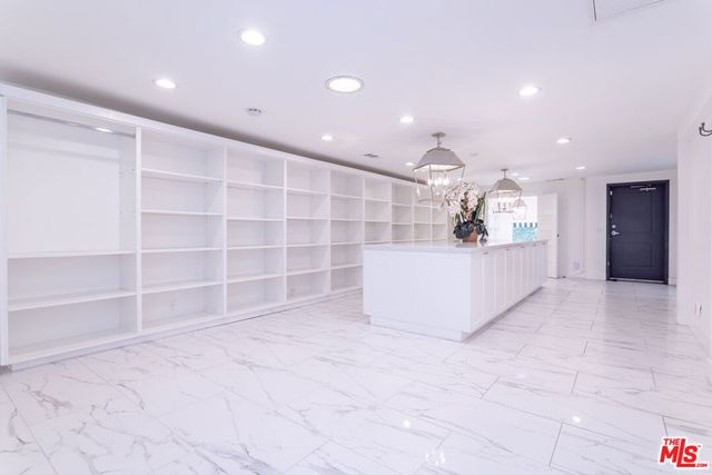 6017 Melrose Avenue, Los Angeles, CA 90038