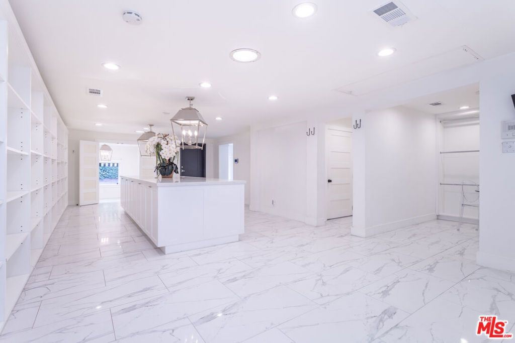 6017 Melrose Avenue, Los Angeles, CA 90038