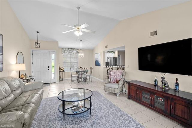 153 Bristol LN F102, Naples, FL 34112