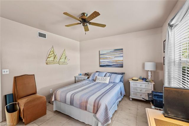 153 Bristol LN F102, Naples, FL 34112