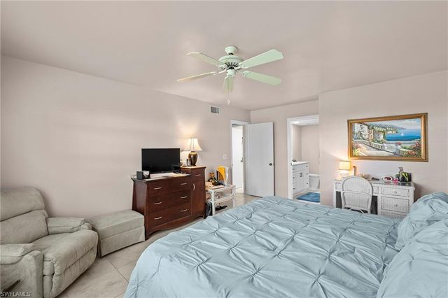 153 Bristol LN F102, Naples, FL 34112