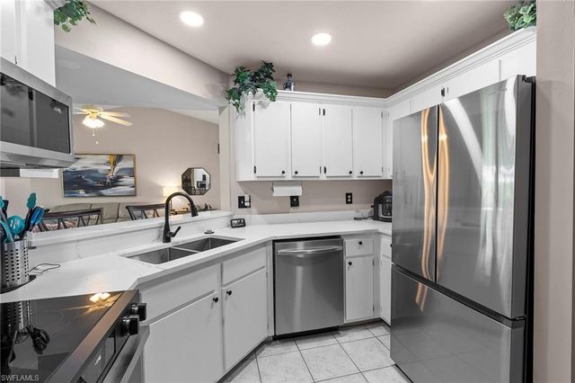 153 Bristol LN F102, Naples, FL 34112