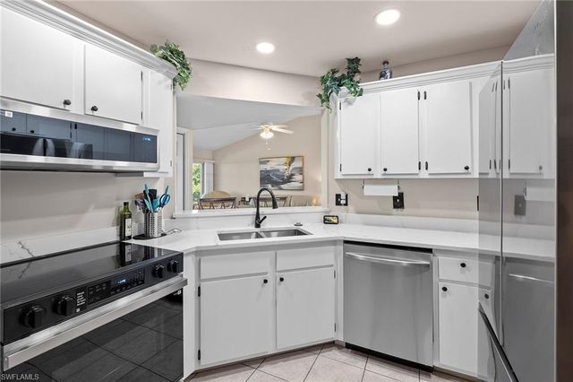 153 Bristol LN F102, Naples, FL 34112