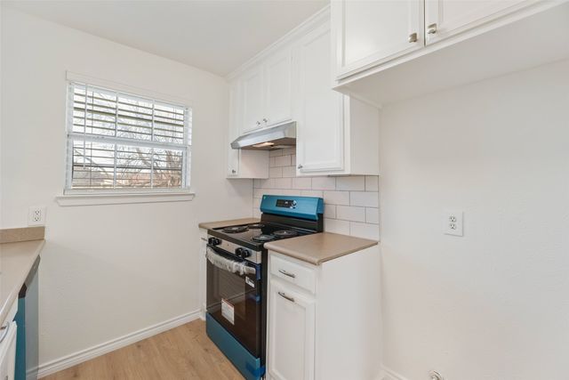 318 Boulder Court, Burleson, TX 76028