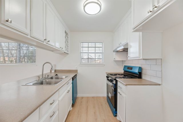 318 Boulder Court, Burleson, TX 76028