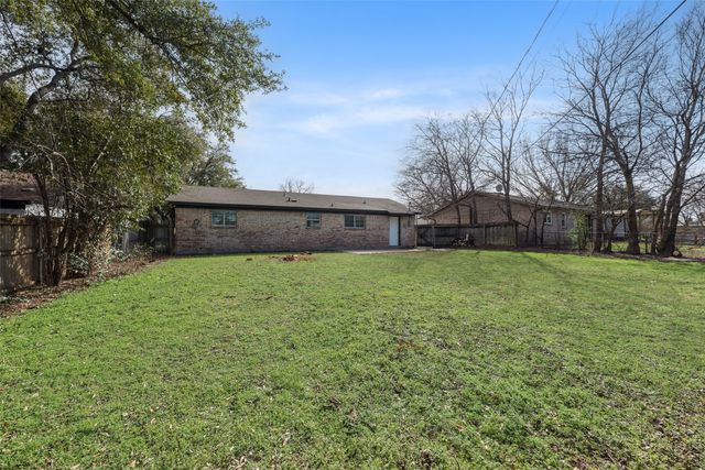 318 Boulder Court, Burleson, TX 76028