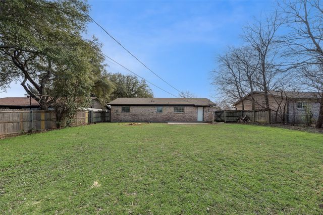 318 Boulder Court, Burleson, TX 76028