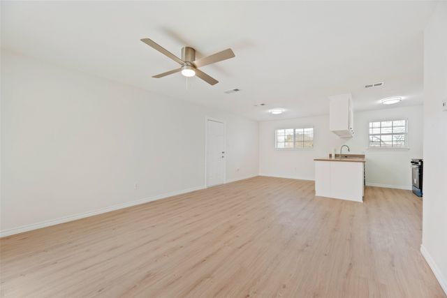 318 Boulder Court, Burleson, TX 76028