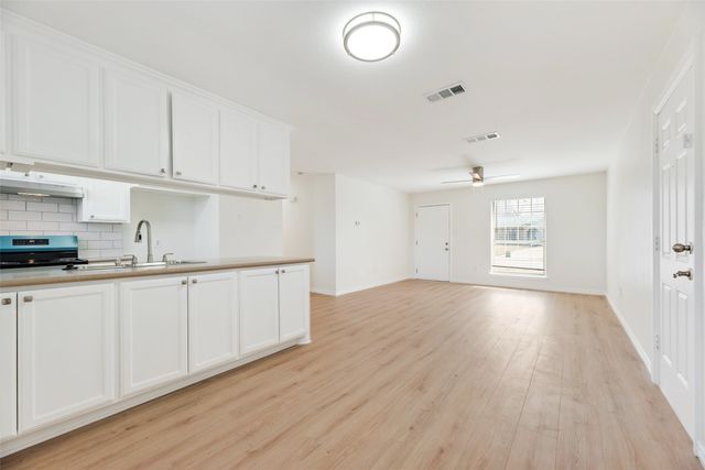 318 Boulder Court, Burleson, TX 76028