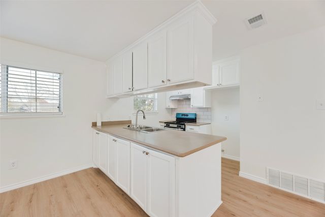 318 Boulder Court, Burleson, TX 76028