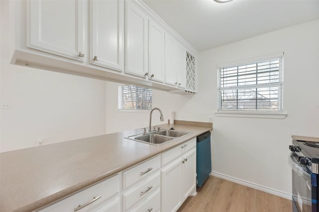 318 Boulder Court, Burleson, TX 76028