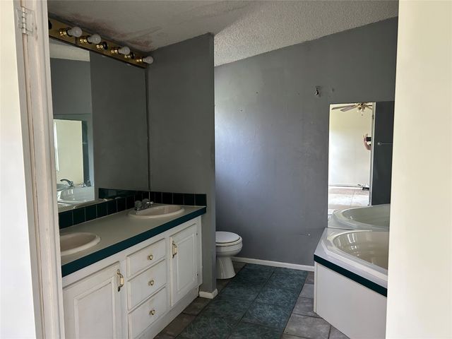 402 College Street, Lone Oak, TX 75453