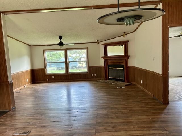 402 College Street, Lone Oak, TX 75453